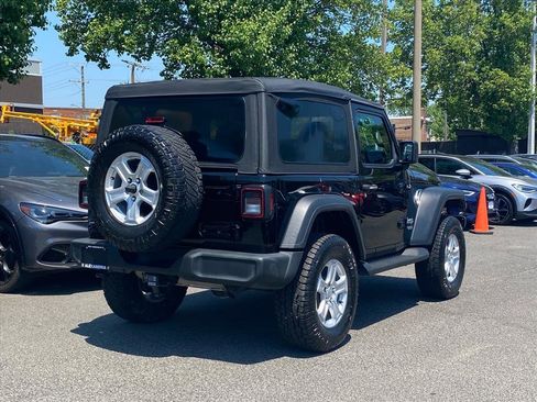 Used 2019 Jeep Wrangler Sport AWD/4WD image 3