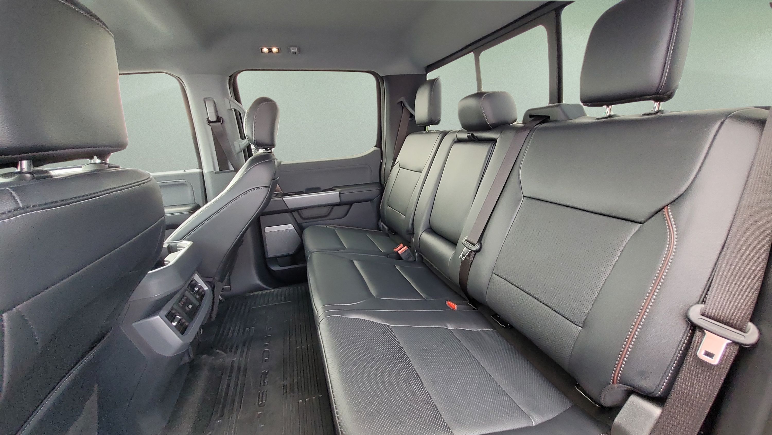 Used 2024 Ford F250 Lariat w/ Lariat Ultimate Package AWD/4WD image 17