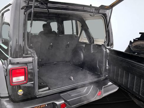Used 2023 Jeep Wrangler Sahara w/ Cold Weather Group image 19