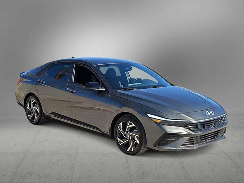 Certified 2025 Hyundai Elantra Sport image 2