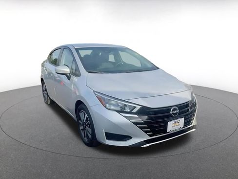 Used 2025 Nissan Versa SV image 3