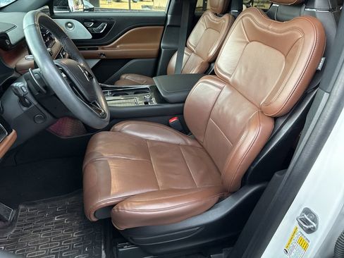 Certified 2024 Lincoln Aviator Reserve w/ Equipment Group 201A AWD/4WD image 2