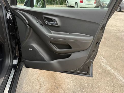 Used 2018 Chevrolet Trax Premier w/ Midnight Edition FWD image 42