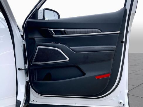 Used 2024 Kia Telluride EX w/ EX Captain's Chair Package FWD image 22
