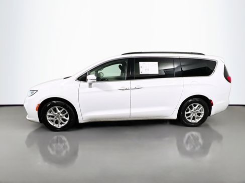 Used 2022 Chrysler Pacifica Touring-L image 9