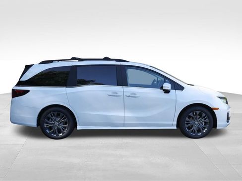 New 2026 Honda Odyssey Touring image 3