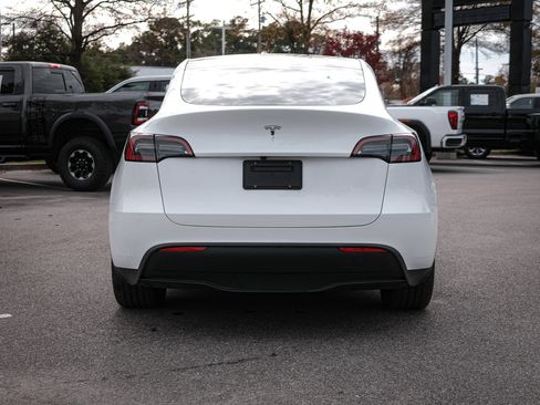 Used 2024 Tesla Model Y Long Range image 10