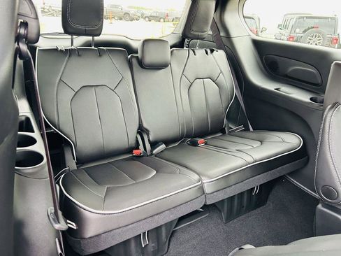 New 2026 Chrysler Pacifica Limited w/ S Appearance Package image 35