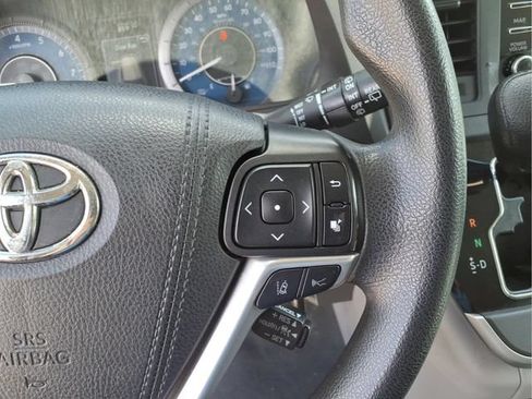 Used 2020 Toyota Sienna L FWD image 17