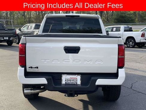 Used 2025 Toyota Tacoma TRD Off-Road AWD/4WD image 4