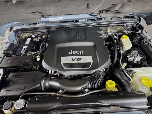 Used 2015 Jeep Wrangler Sahara w/ Connectivity Group image 26