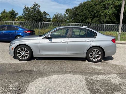 Used 2016 BMW 320i xDrive Sedan AWD/4WD image 3