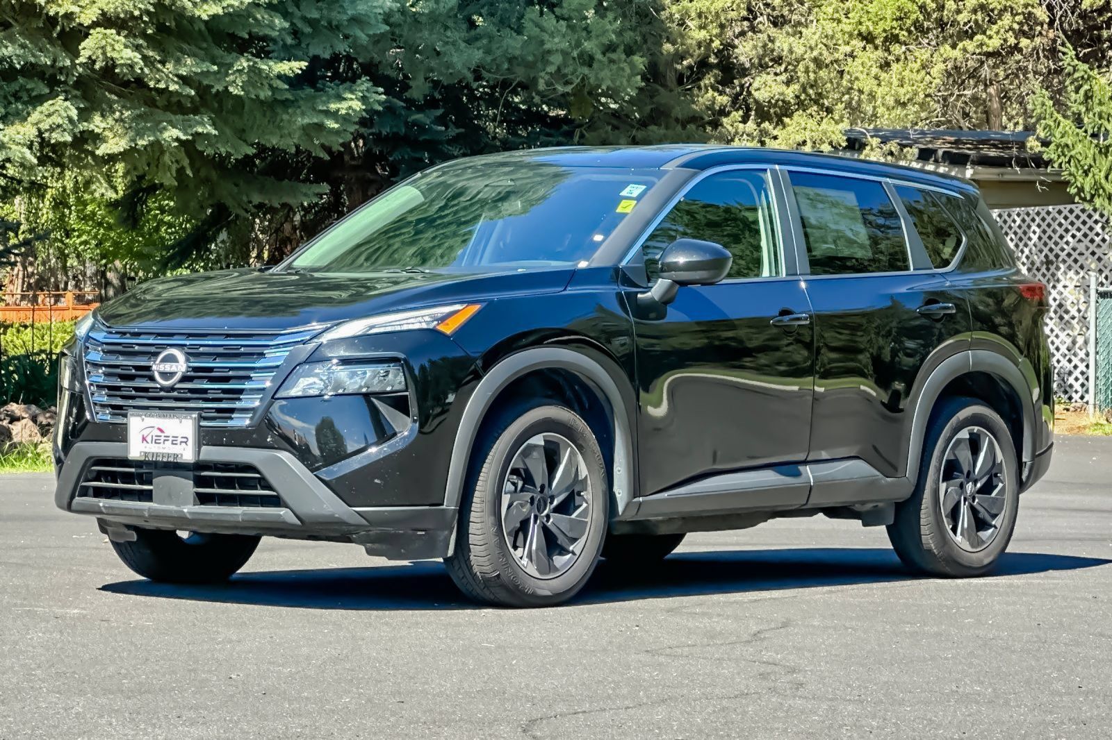 Used 2025 Nissan Rogue SV FWD image 9