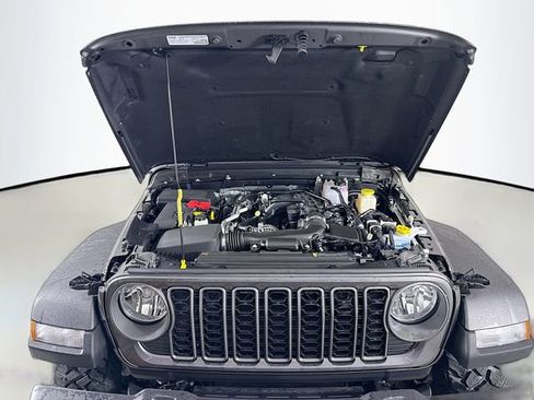 New 2025 Jeep Gladiator Sport image 28