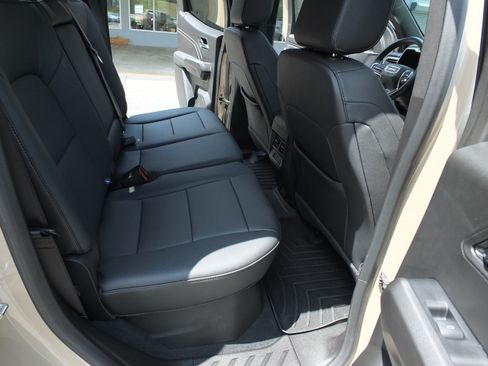 Used 2024 GMC Canyon Elevation w/ Elevation Premium Package AWD/4WD image 15