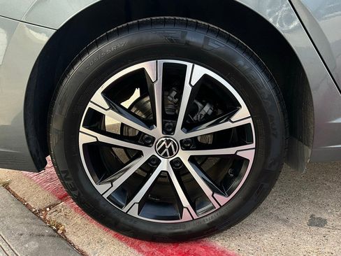 Used 2025 Volkswagen Jetta Sport image 9