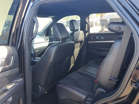 Used 2018 Ford Explorer XLT w/ Equipment Group 202A image 7