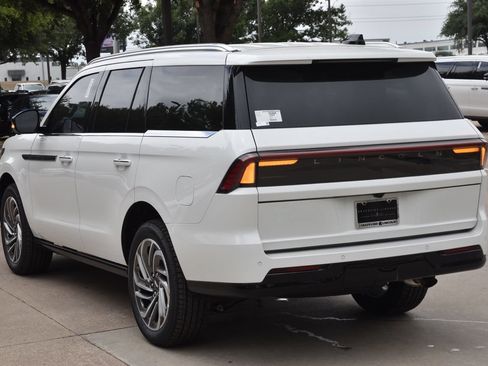 New 2026 Lincoln Navigator Reserve AWD/4WD image 9