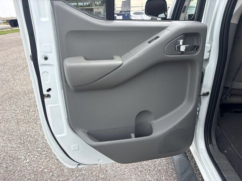 Used 2019 Nissan Frontier SV RWD image 12