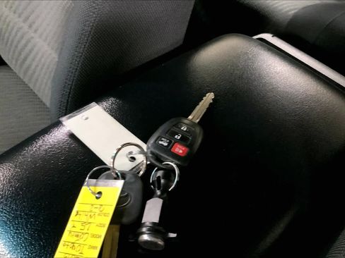 Used 2015 Toyota Camry LE image 14