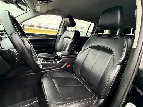 Used 2022 Jeep Grand Cherokee L Limited image 11