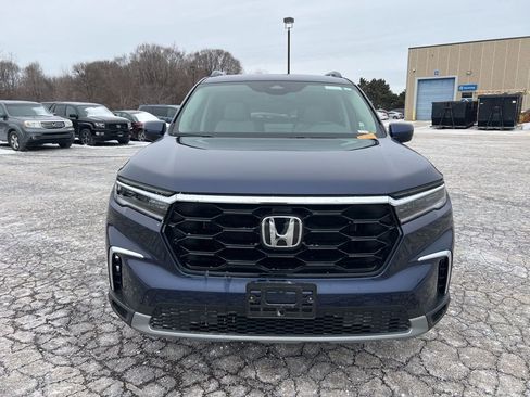 Used 2025 Honda Pilot Touring image 8