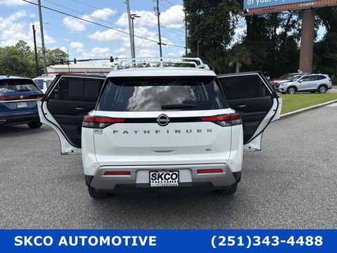 Used 2023 Nissan Pathfinder SL FWD image 32