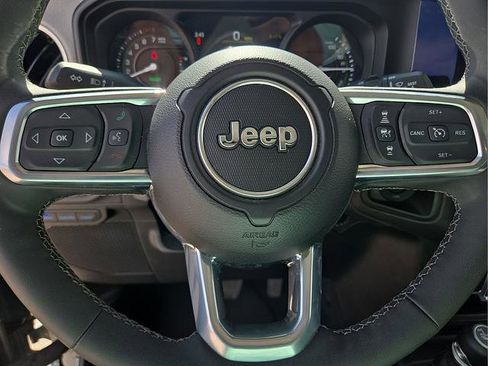 Used 2025 Jeep Wrangler Unlimited Sahara image 31