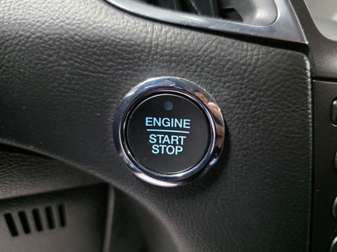 Used 2019 Ford Edge Titanium FWD image 16