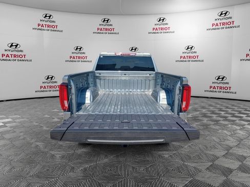 Used 2026 GMC Sierra 1500 SLT AWD/4WD image 17