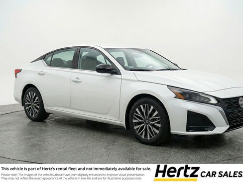 Used 2025 Nissan Altima 2.5 SV FWD image 1