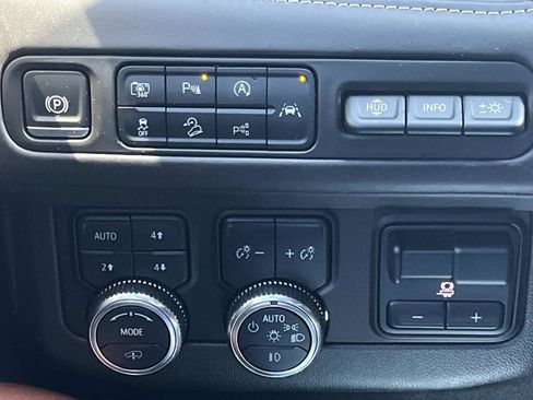 Used 2024 GMC Yukon Denali Ultimate image 27