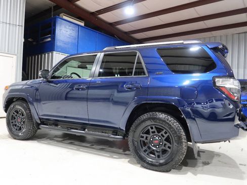 Used 2022 Toyota 4Runner SR5 Premium w/ Moonroof Package RWD image 2