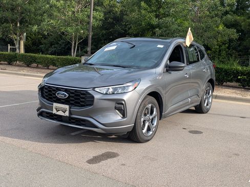 Certified 2024 Ford Escape ST-Line w/ Tech Pack #1 AWD/4WD image 8