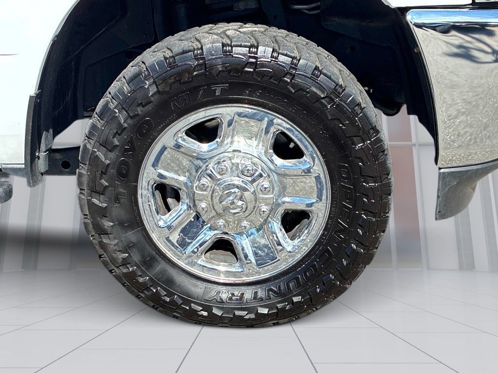 Used 2022 RAM 2500 Tradesman w/ Chrome Appearance Group AWD/4WD image 9