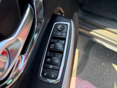 Used 2017 Jeep Cherokee Latitude w/ True North Edition AWD/4WD image 12