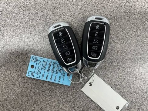 Used 2023 Hyundai Elantra Limited FWD image 29