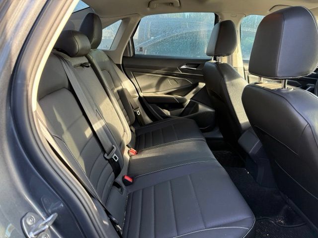Used 2024 Volkswagen Jetta SE FWD image 12