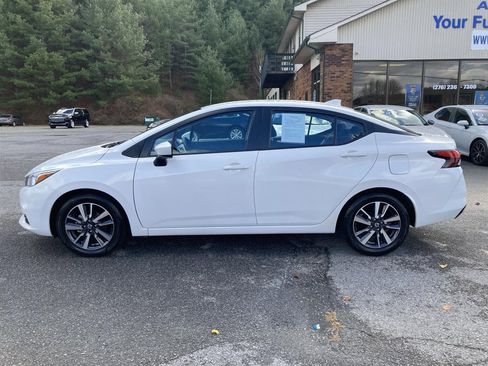 Used 2022 Nissan Versa SV image 8