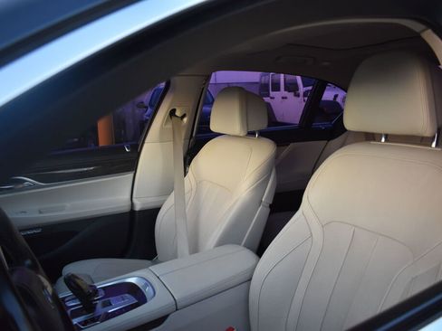 Used 2017 BMW 740i image 16