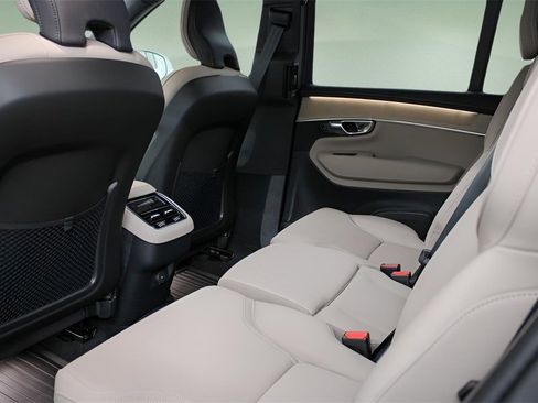 New 2026 Volvo XC90 B5 Plus image 11