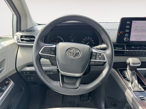 Used 2021 Toyota Sienna XLE AWD/4WD image 19