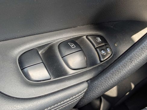 Used 2019 Nissan Rogue SV AWD/4WD image 23