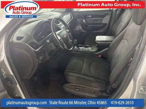 Used 2017 Chevrolet Traverse LT image 11