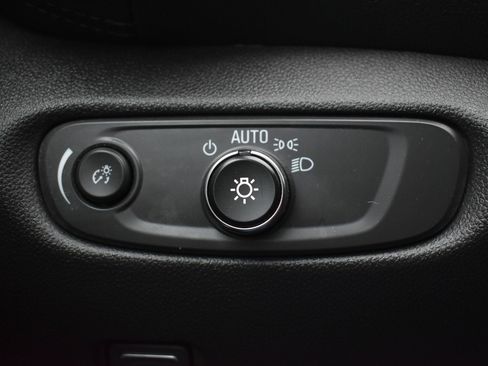 Used 2025 Chevrolet Blazer LT AWD/4WD image 19