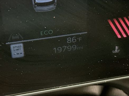 Used 2026 Kia Carnival FWD image 19