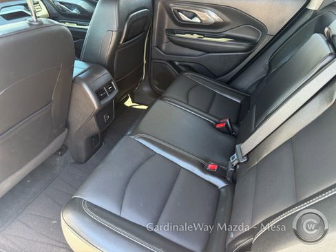 Used 2024 GMC Terrain SLT image 24