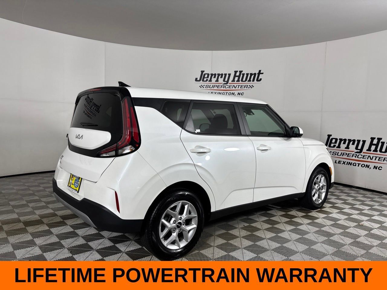Used 2025 Kia Soul LX w/ LX Technology Package FWD image 5