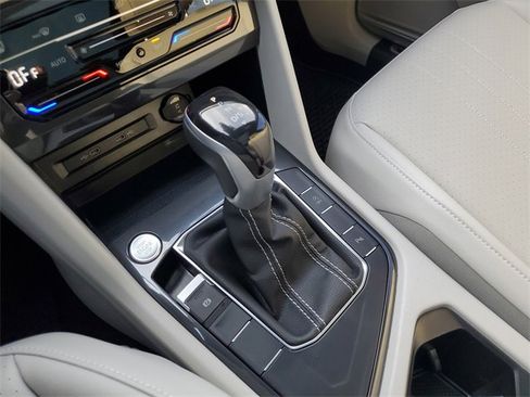 Certified 2022 Volkswagen Tiguan SE R-Line image 23