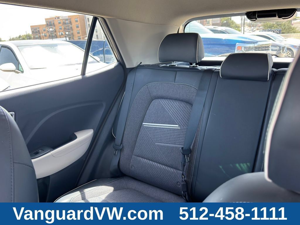 Used 2022 Hyundai Venue Limited FWD image 15